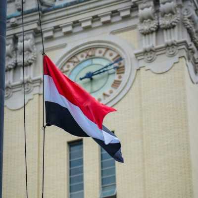 حاكم مدينة يانكرس نيويورك يعتمد رفع العلم اليمني في مبنى المدينة ليوم كامل ويكرم رئيس رابطة معونة ونائبه واخرين بشهادات تقديرية
